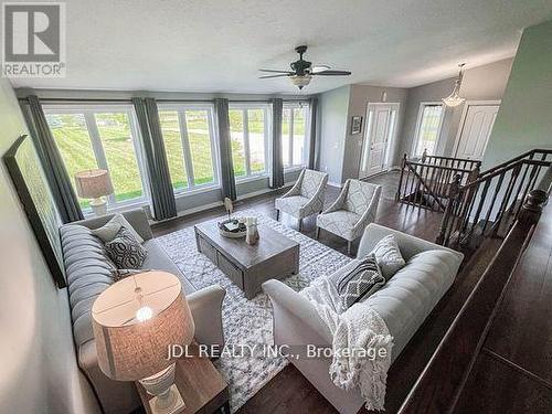 22176 Leslie Street, East Gwillimbury (Queensville), ON - Indoor Photo Showing Living Room