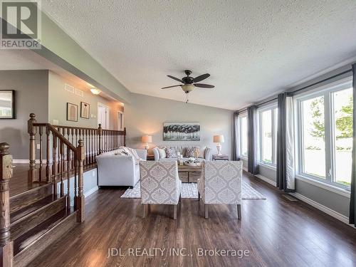 22176 Leslie Street, East Gwillimbury, ON - Indoor Photo Showing Dining Room