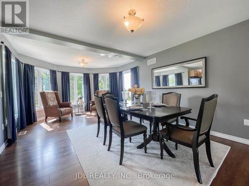 22176 Leslie Street, East Gwillimbury, ON - Indoor Photo Showing Living Room