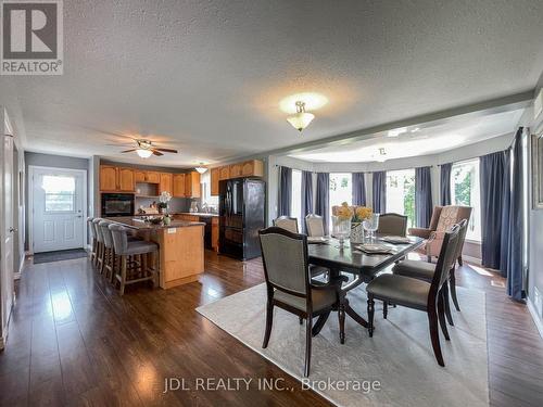 22176 Leslie Street, East Gwillimbury, ON - Indoor Photo Showing Kitchen