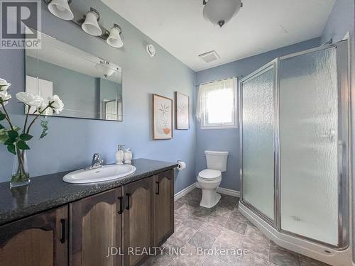 22176 Leslie Street, East Gwillimbury, ON - Indoor Photo Showing Bedroom