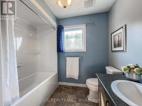 22176 Leslie Street, East Gwillimbury, ON - Indoor Photo Showing Bedroom