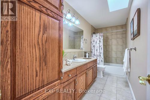 4 Mcnulty Lane, Guelph, ON - Indoor Photo Showing Bathroom