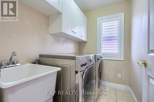 4 Mcnulty Lane, Guelph (Pine Ridge), ON - Indoor Photo Showing Laundry Room