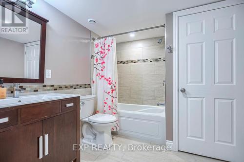 4 Mcnulty Lane, Guelph (Pine Ridge), ON - Indoor Photo Showing Bathroom