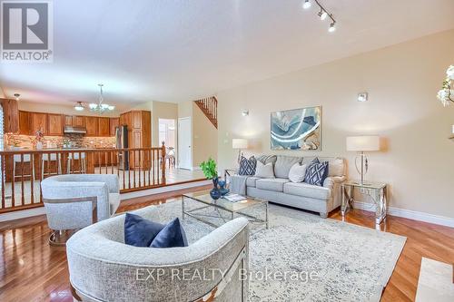 4 Mcnulty Lane, Guelph (Pine Ridge), ON - Indoor Photo Showing Living Room