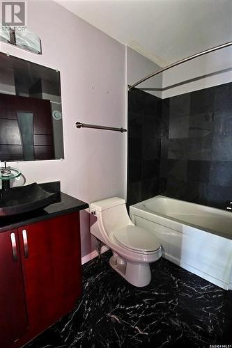 201 10Th Street E, Prince Albert, SK - Indoor Photo Showing Bathroom