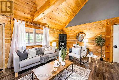 552 Mitchell Road, Cramahe, ON - Indoor Photo Showing Living Room