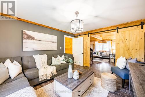 552 Mitchell Road, Cramahe, ON - Indoor Photo Showing Living Room