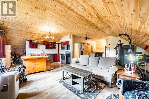 552 Mitchell Road, Cramahe, ON - Indoor Photo Showing Living Room