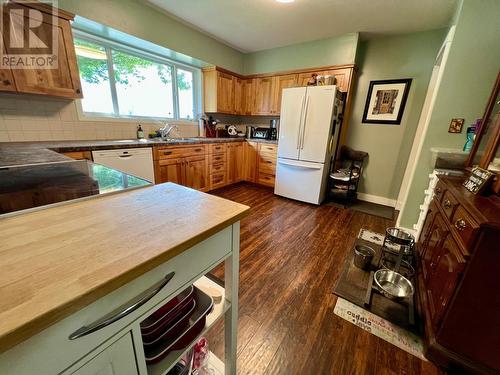 1525 3A Highway, Thrums, BC - Indoor Photo Showing Kitchen With Double Sink