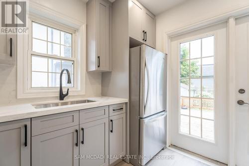 8 Wesley Crescent, Mississauga (Port Credit), ON - Indoor Photo Showing Kitchen With Upgraded Kitchen