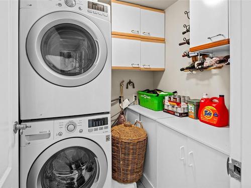 418-50 Songhees Rd, Victoria, BC - Indoor Photo Showing Laundry Room