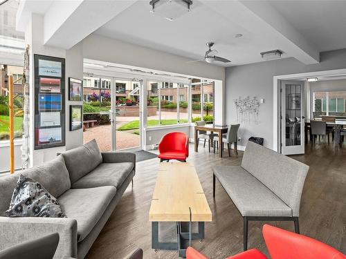 418-50 Songhees Rd, Victoria, BC - Indoor Photo Showing Living Room