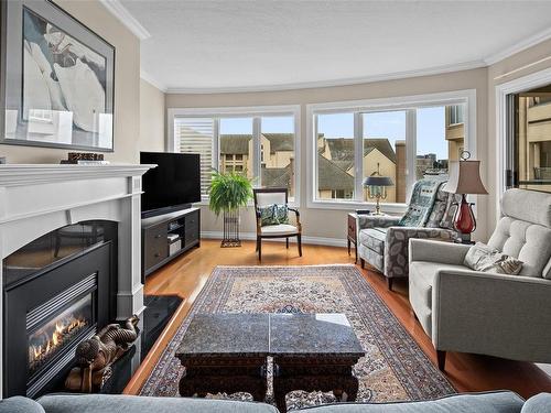 418-50 Songhees Rd, Victoria, BC - Indoor Photo Showing Living Room With Fireplace