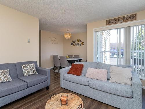 212-689 Bay St, Victoria, BC - Indoor Photo Showing Living Room