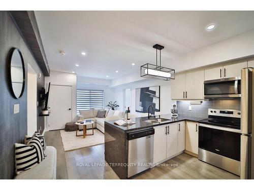 607-4 Spice Way, Barrie, ON - Indoor Photo Showing Kitchen With Double Sink