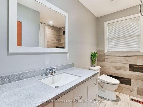 27 Crestridge Hts Rd, Toronto, ON - Indoor Photo Showing Bathroom