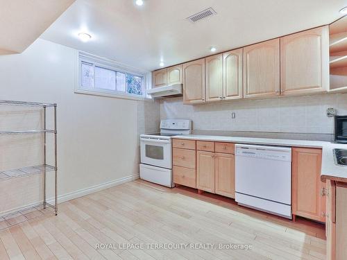 27 Crestridge Hts Rd, Toronto, ON - Indoor Photo Showing Kitchen