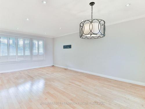 27 Crestridge Hts Rd, Toronto, ON - Indoor Photo Showing Other Room