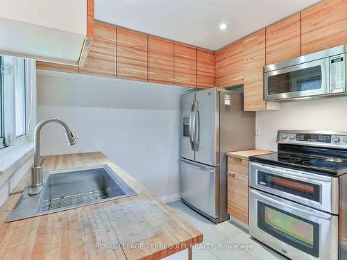 27 Crestridge Hts Rd, Toronto, ON - Indoor Photo Showing Kitchen With Stainless Steel Kitchen