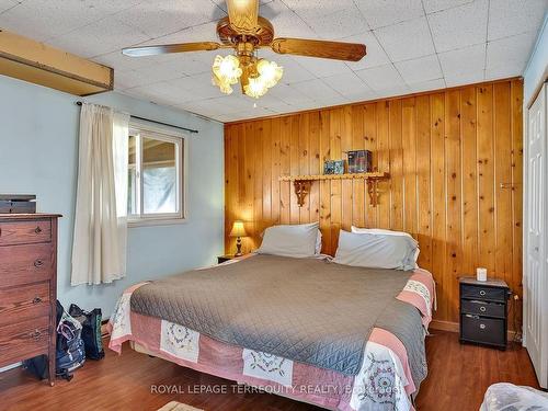 993 Cook Rd, Marmora And Lake, ON - Indoor Photo Showing Bedroom