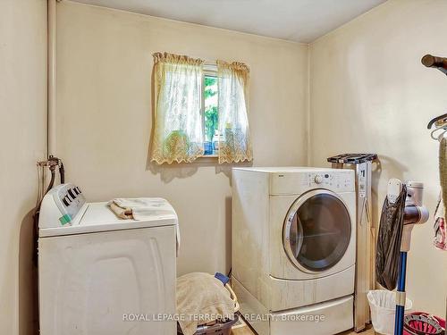 993 Cook Rd, Marmora And Lake, ON - Indoor Photo Showing Laundry Room