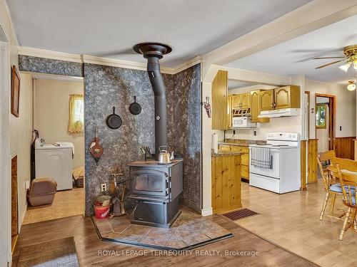 993 Cook Rd, Marmora And Lake, ON - Indoor Photo Showing Kitchen