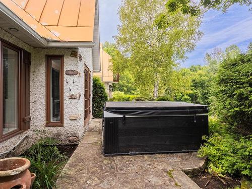 Hot tub - 995 Rue Principale, Saint-Sauveur, QC - Outdoor