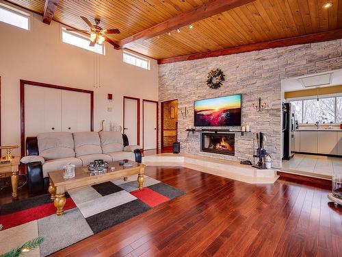 Living room - 179 Ch. Des Chênes, Sainte-Anne-Des-Lacs, QC - Indoor With Fireplace