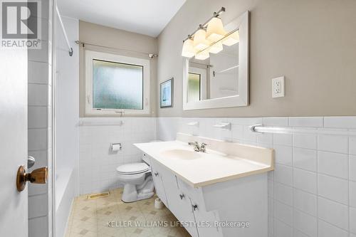 53 Silverdale Crescent, London, ON - Indoor Photo Showing Bathroom