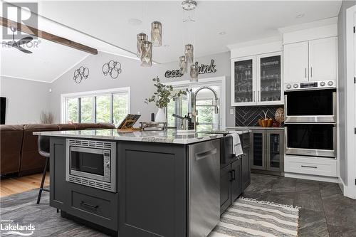 450 Fowlers Road, Huntsville, ON - Indoor Photo Showing Kitchen With Upgraded Kitchen