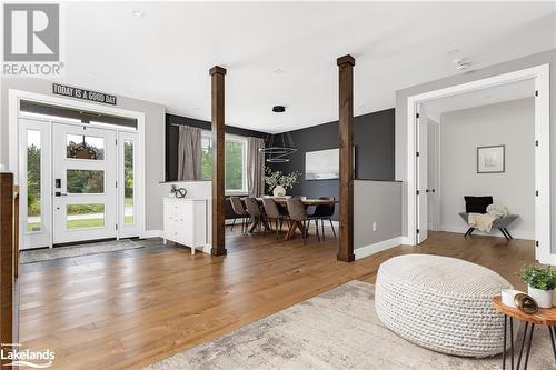 450 Fowlers Road, Huntsville, ON - Indoor Photo Showing Living Room