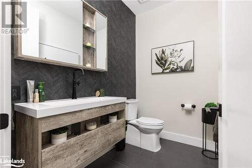 450 Fowlers Road, Huntsville, ON - Indoor Photo Showing Bathroom