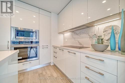 1016 - 1 Gloucester Street, Toronto (Church-Yonge Corridor), ON - Indoor Photo Showing Kitchen With Upgraded Kitchen