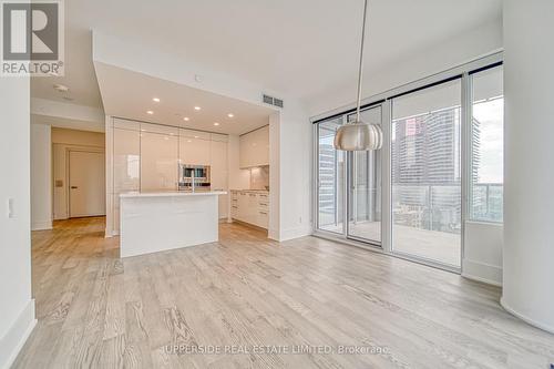 1016 - 1 Gloucester Street, Toronto (Church-Yonge Corridor), ON - Indoor Photo Showing Kitchen