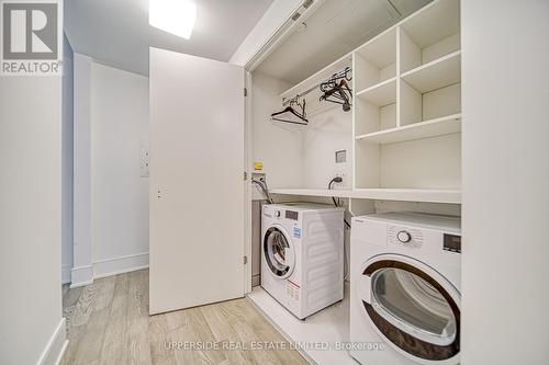 1016 - 1 Gloucester Street, Toronto (Church-Yonge Corridor), ON - Indoor Photo Showing Laundry Room