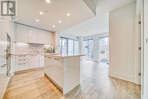 1016 - 1 Gloucester Street, Toronto (Church-Yonge Corridor), ON - Indoor Photo Showing Kitchen With Upgraded Kitchen