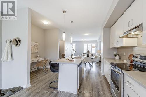 3 - 1890 Rymal Road E, Hamilton, ON - Indoor Photo Showing Kitchen With Upgraded Kitchen