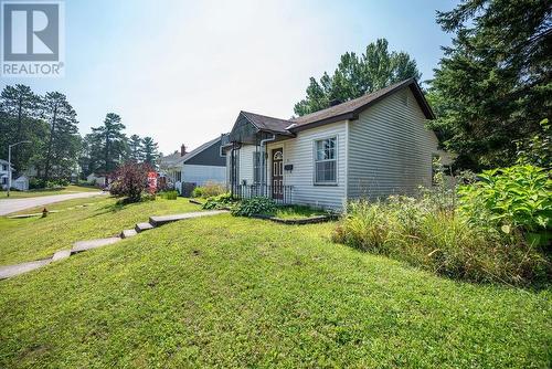 11 Wolfe Avenue, Deep River, ON 