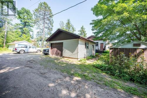 11 Wolfe Avenue, Deep River, ON - Outdoor