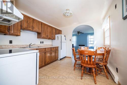 11 Wolfe Avenue, Deep River, ON - Indoor Photo Showing Kitchen With Double Sink