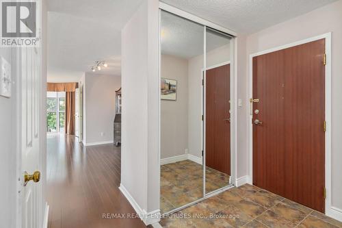 202 - 880 Dundas Street W, Mississauga (Erindale), ON - Indoor Photo Showing Living Room