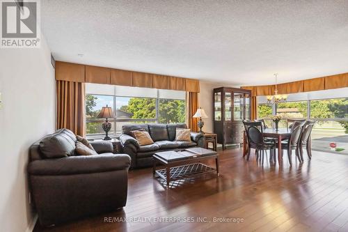 202 - 880 Dundas Street W, Mississauga (Erindale), ON - Indoor Photo Showing Living Room