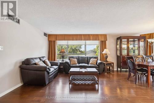 202 - 880 Dundas Street W, Mississauga (Erindale), ON - Indoor Photo Showing Living Room