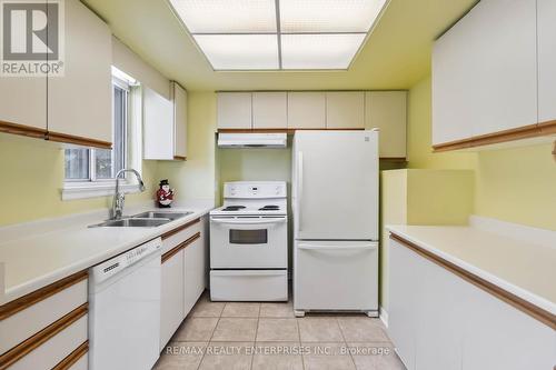 202 - 880 Dundas Street W, Mississauga (Erindale), ON - Indoor Photo Showing Kitchen With Double Sink