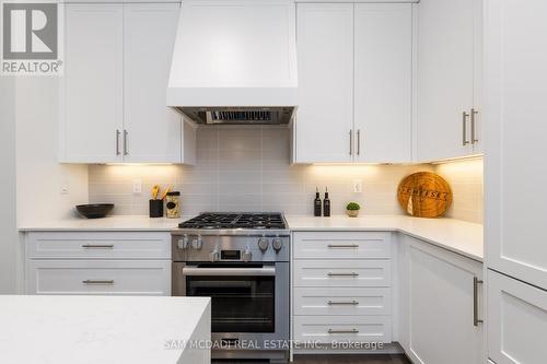 20 - 95 Brookfield Road E, Oakville (Old Oakville), ON - Indoor Photo Showing Kitchen With Upgraded Kitchen