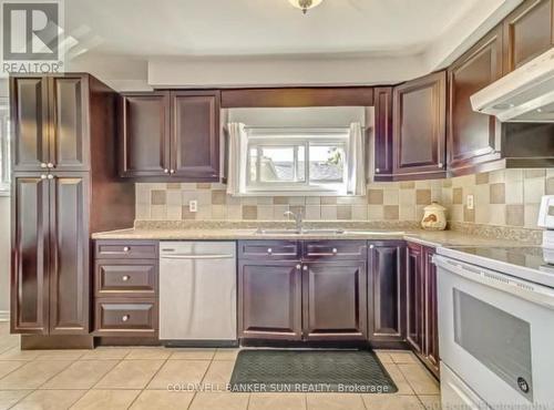 7606 Darcel Avenue, Mississauga (Malton), ON - Indoor Photo Showing Kitchen