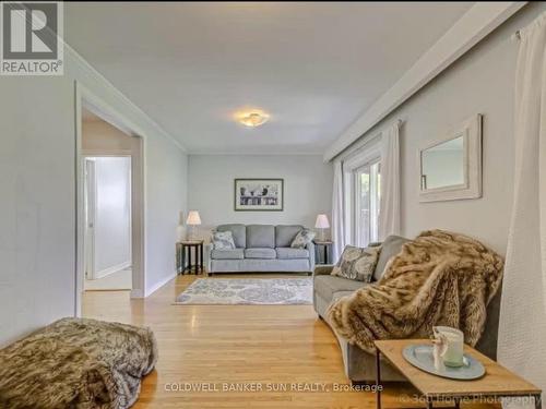 7606 Darcel Avenue, Mississauga (Malton), ON - Indoor Photo Showing Living Room