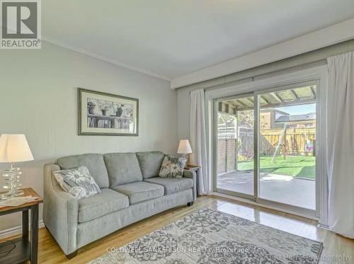 7606 Darcel Avenue, Mississauga (Malton), ON - Indoor Photo Showing Living Room